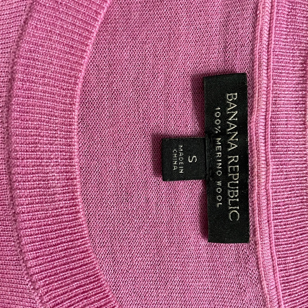 Perfect pink banana republic crew neck sweater
